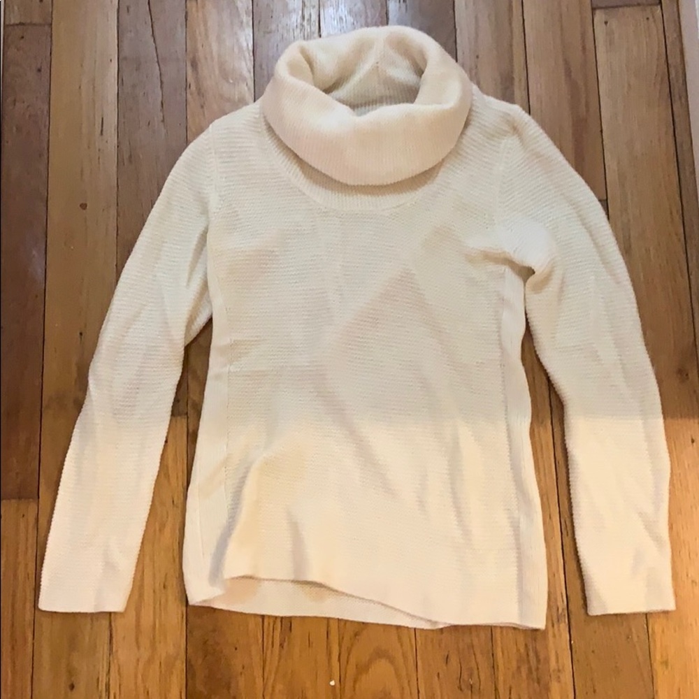 NWOT Banana Republic cowlneck sweater, Size M